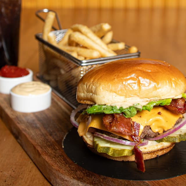 SUNDAY SPECIAL - CHEESEBURGER MEAL.