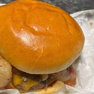 THURSDAY SPECIAL: SMOKEY APPLEWOOD BACON BURGER