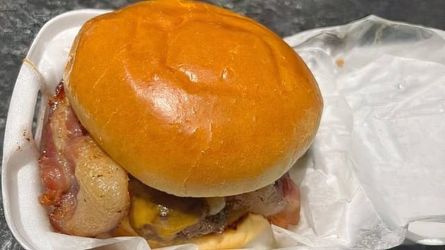 THURSDAY SPECIAL: SMOKEY APPLEWOOD BACON BURGER.